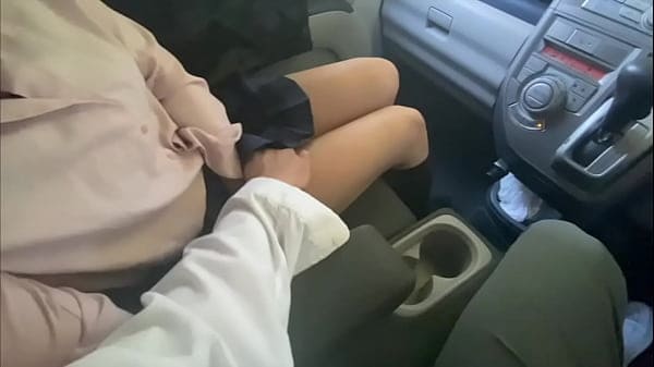 คลิปนักเรียนสาวญี่ปุ่นขึ้นรถมากับผู้ใหญ่ใจดี เปย์เธอเเล้วเยหีล่อกันในรถ